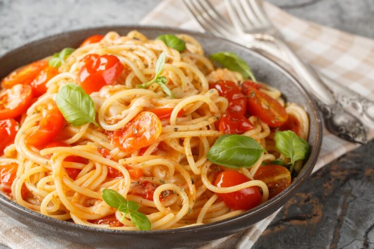 פסטה מוקרמת עם עגבניות שרי