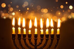 חנוכיה דולקת